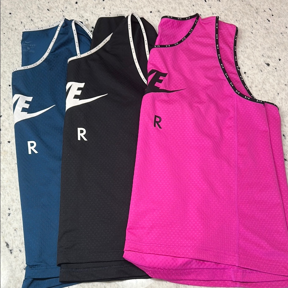 3 Nike Dri-FIT perforated Tanks